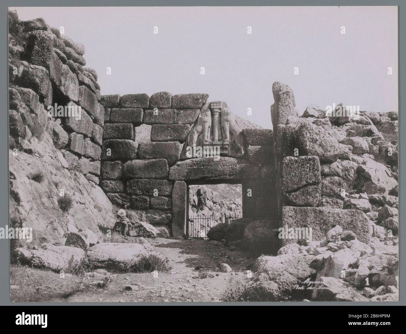 The Lion Gate at Mycenae The Lion Gate to Mycene Object Type : photomechanics process picture Item number: RP-F 1996-243 Inscriptions / Brands: inscription: "The lower right image (been printed together with or inscription in negative): Mycenae / Porte des Lions / 1. (Inscription in the negative) Manufacture Creator: photographer: anonymous date: 1880 - 1920 Physical features: photomechanics procédé Material: paper Technique: copying topic: Lions Gate Stock Photo
