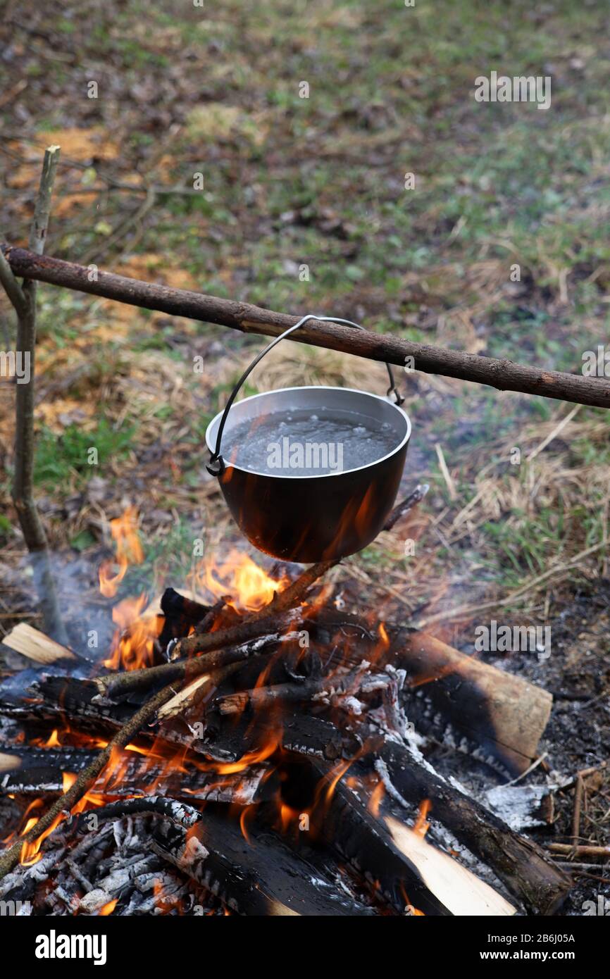 https://c8.alamy.com/comp/2B6J05A/cauldron-on-fire-in-a-hiking-trip-water-is-boiling-in-metal-pot-on-campfire-cooking-tea-or-food-in-the-camp-in-nature-2B6J05A.jpg