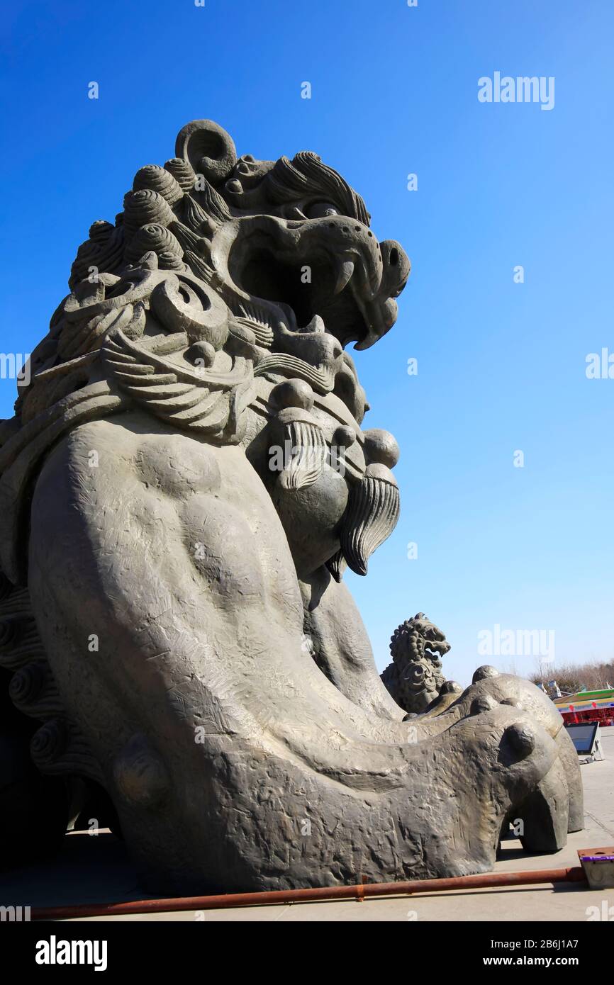 Bronze lion under blue hi-res stock photography and images - Alamy