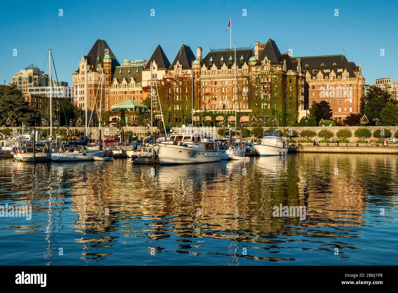Fairmont Empress Hotel, marina, James Bay at The Inner Victoria Harbour, Victoria, Vancouver Island, British Columbia, Canada Stock Photo