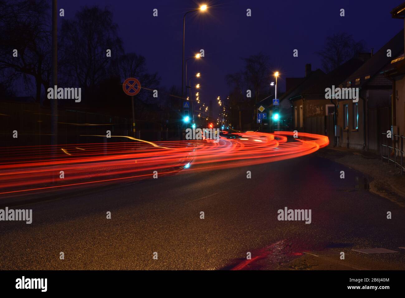 Long exposure traffic light trails hi-res stock photography and images ...