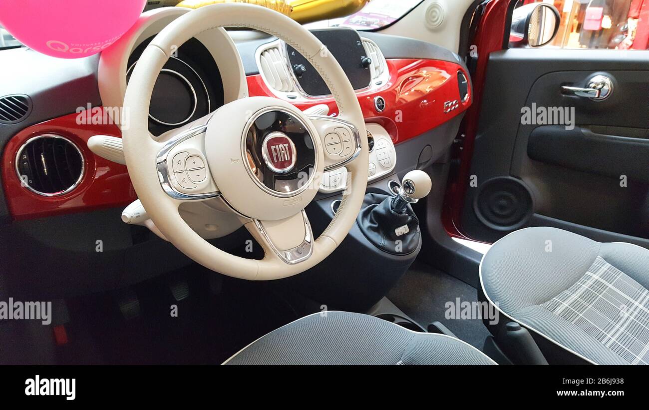 Nieuw Fiat 500 Interior Stock Photos & Fiat 500 Interior Stock Images UP-59