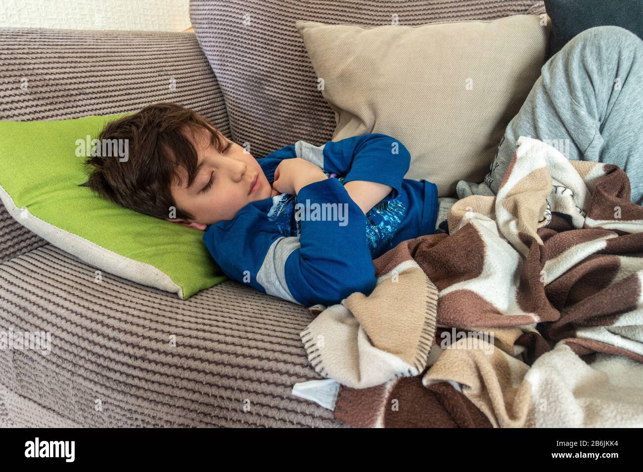 Enfant malade jeune garçon âgé de 10 ans se sentir malade malade malade  Photo Stock - Alamy