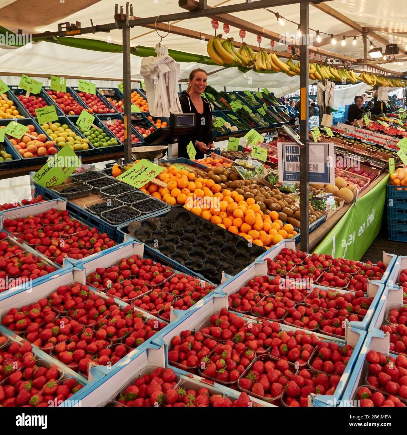 Apple price fruit hires stock photography and images Alamy