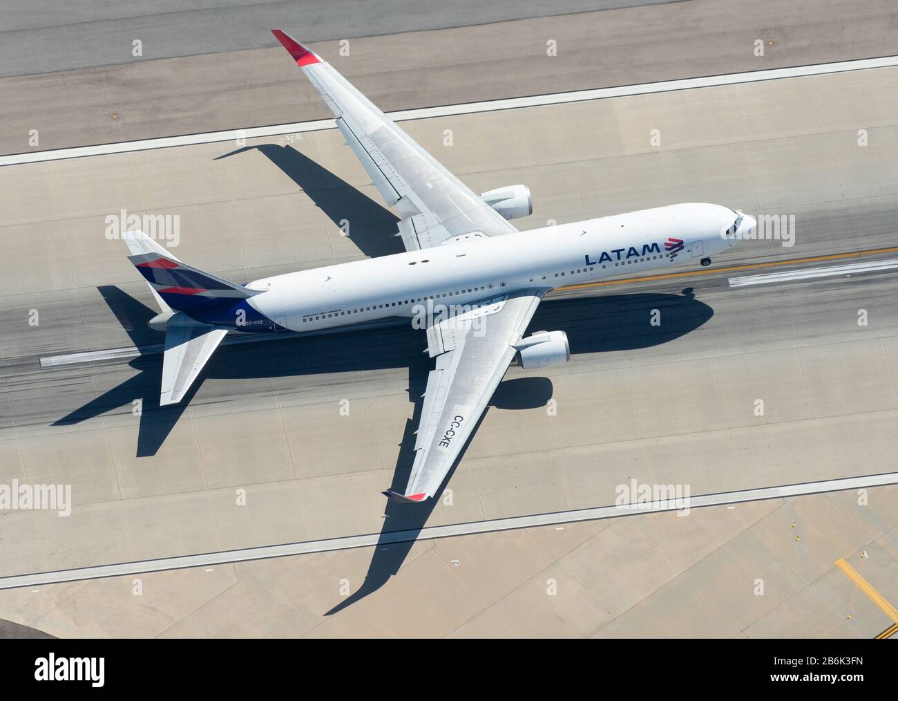 Aerial view of LATAM Airlines Boeing 767 CC-CXE departing LAX airport bound for Santiago (SCL), Chile. Widebody long haul aircraft seen from above. Stock Photo