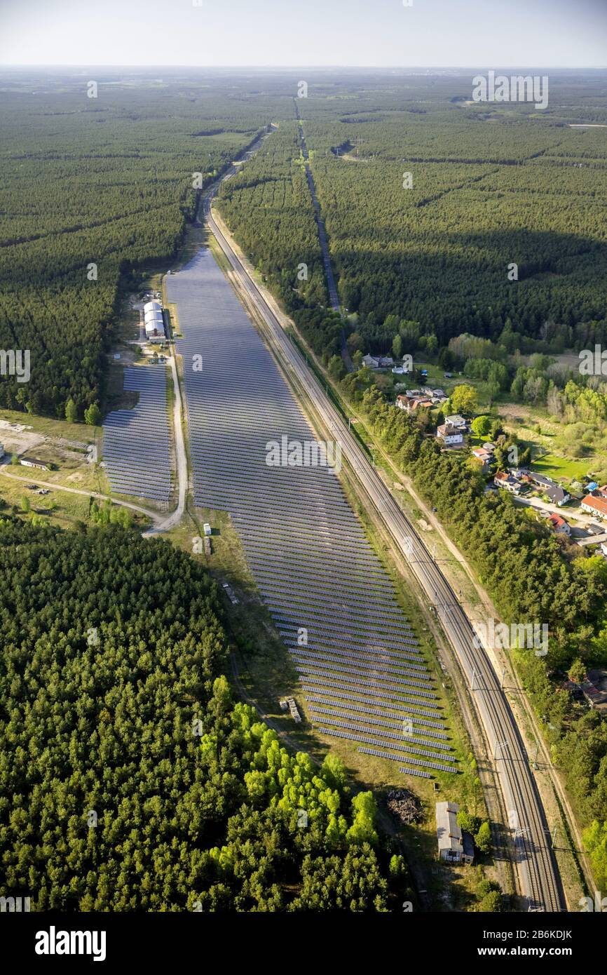 Solar panel farm tracks hi-res stock photography and images - Alamy