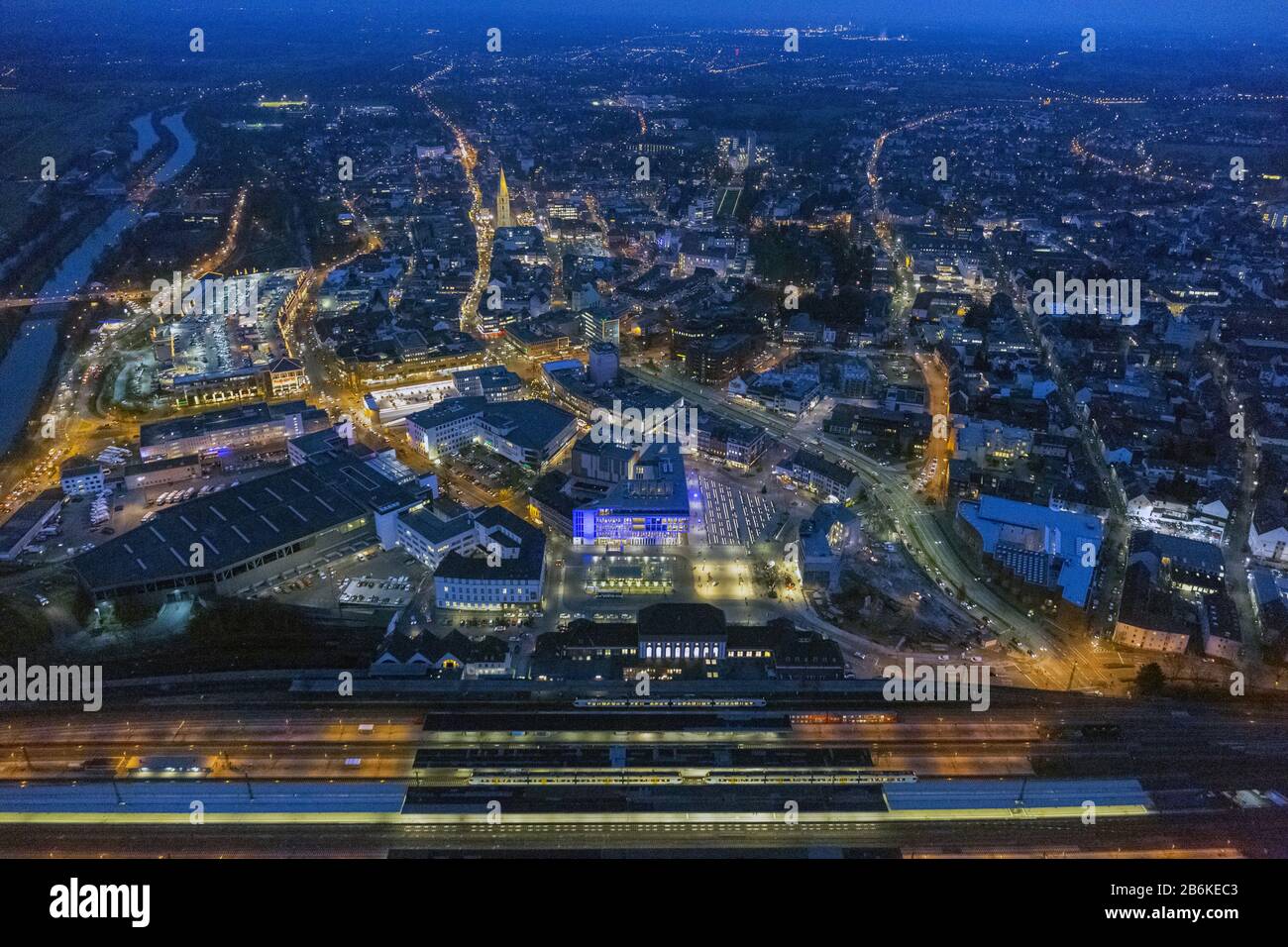 Night view of the city centre of Hamm with main station and Heinrich von Kleist Forum, 17.12.2013, aerial view, Germany, North Rhine-Westphalia, Ruhr Area, Hamm Stock Photo