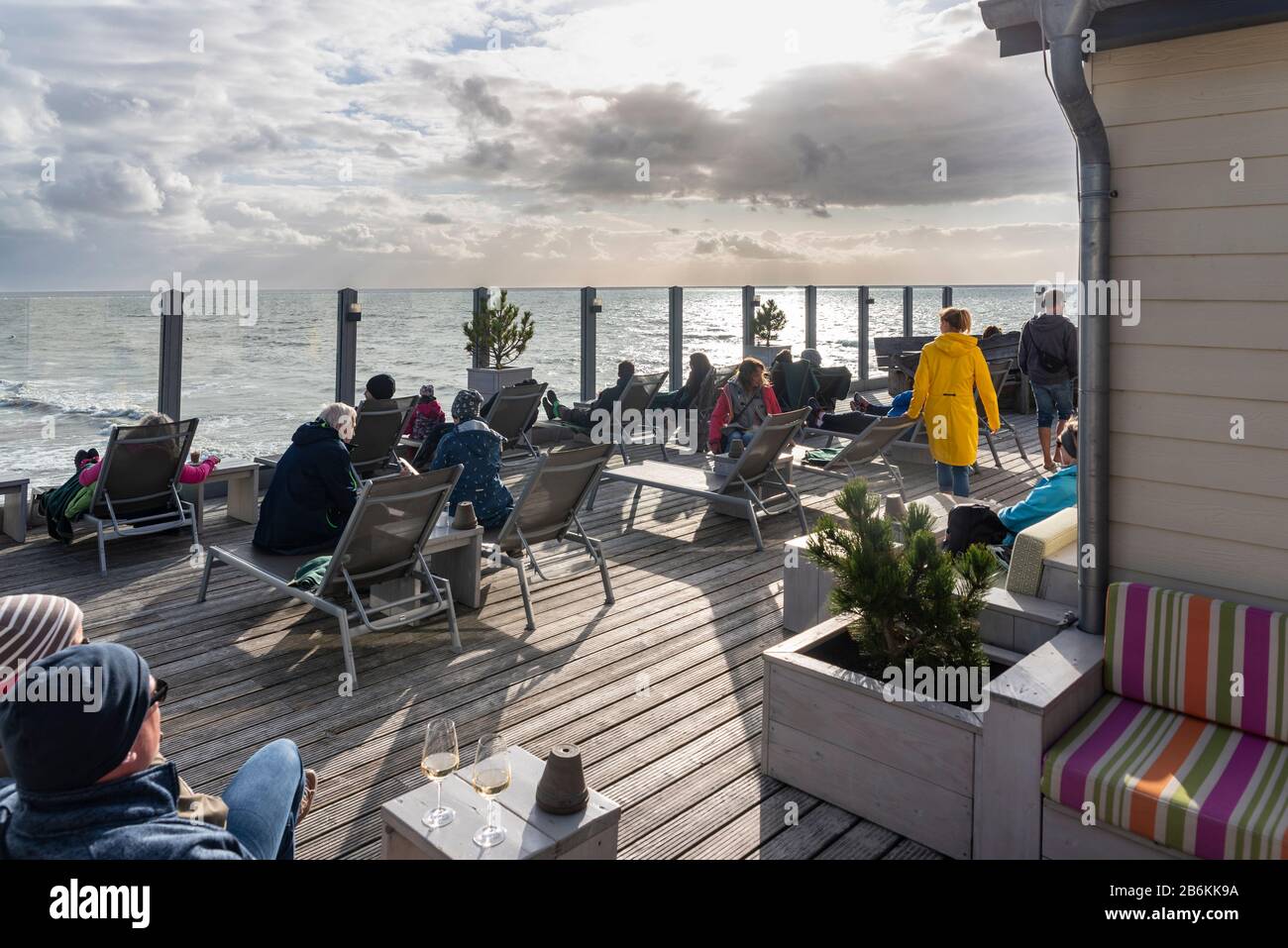 54 degrees hi-res stock photography and images - Alamy