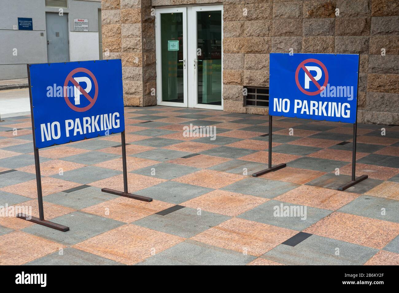 No Parking Warning Signs High Resolution Stock Photography and Images