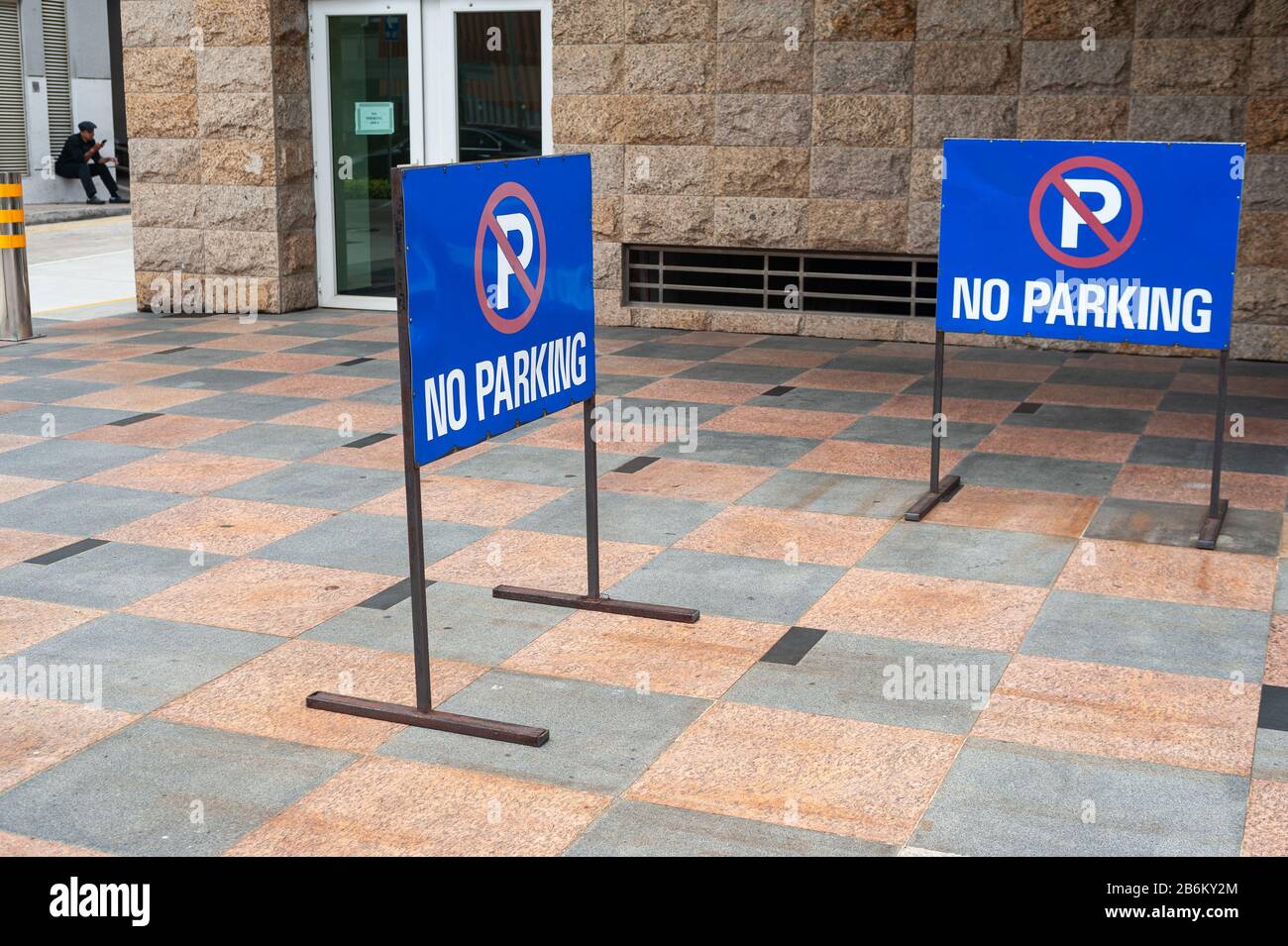 No Parking Warning Signs High Resolution Stock Photography and Images