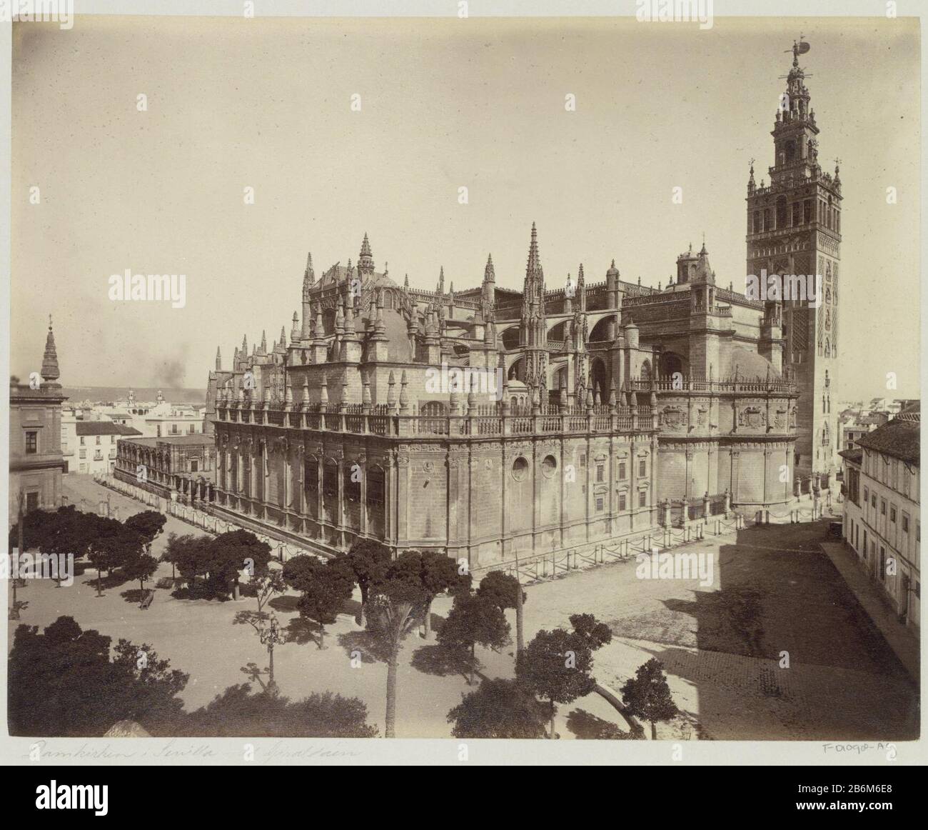 Exterieur van de kathedraal van Sevilla Part of Travel Album with pictures  of seen that: conditions in Spain and Marokko. Manufacturer : Photographer:  anonymous place manufacture: Sevilla Date: ca. 1860 - ca.