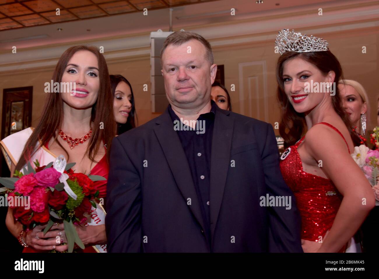 mMODEL WEARING SOLID PURPLE DRESS Stock Photo