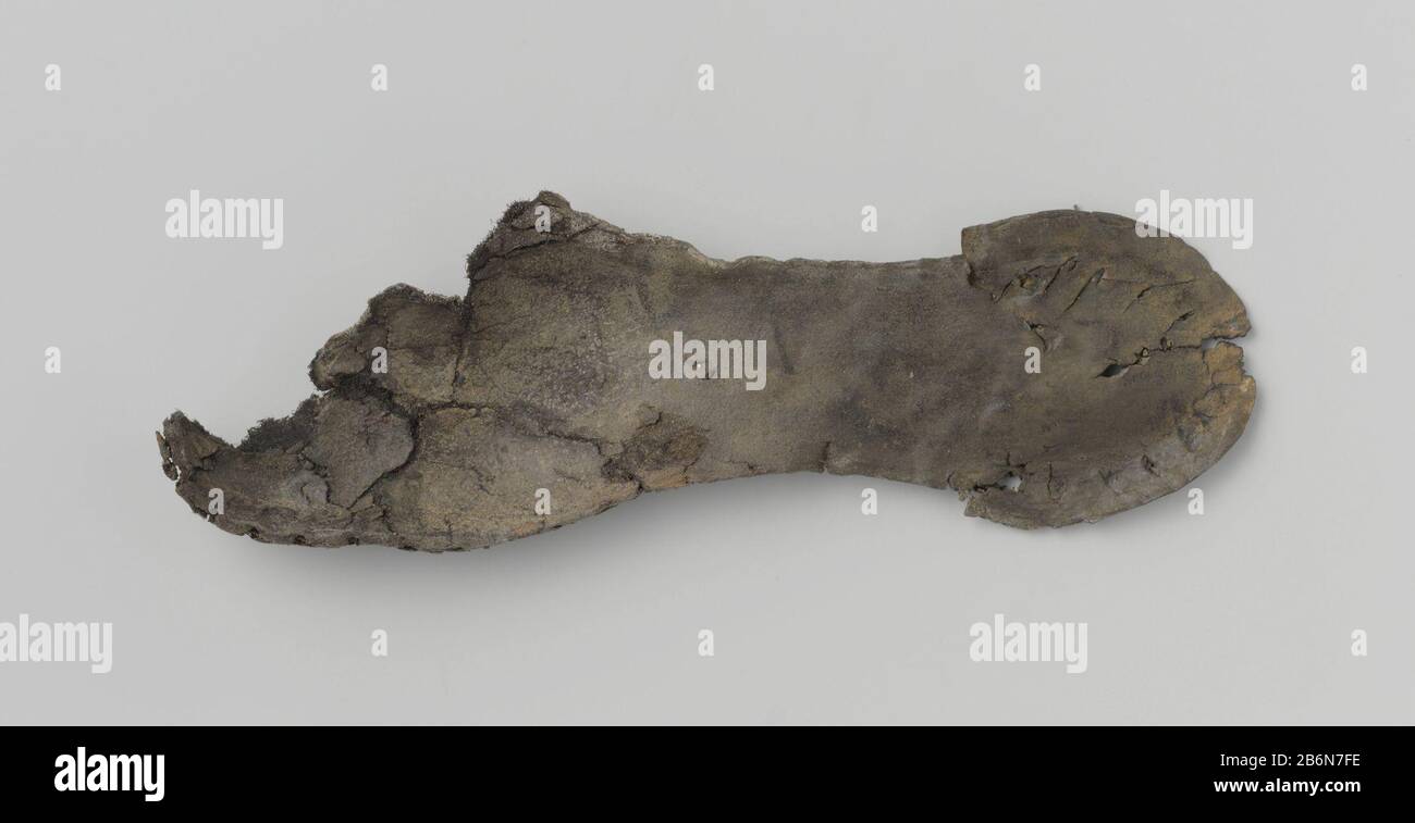 Shoe; fragm of sole, sim. NG 1980-27H2085, dried. Manufacturer : anoniemPlaats manufacture: Nederland Dating: 1700 - in of voor 13-aug-1743 Material: leer  Dimensions: l 17,1 cm.  × b 5,5 cm.  × d 1,6 cm.  Date: 1743-08-13 - 1743-08-13 Stock Photo