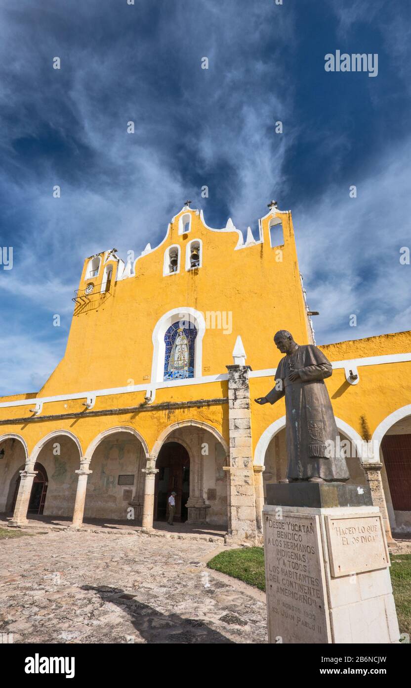 Statue of Pope John Paul II at atrium (courtyard) at Convento de San Antonio de Padua, monastery in Izamal, Yucatan state, Mexico Stock Photo