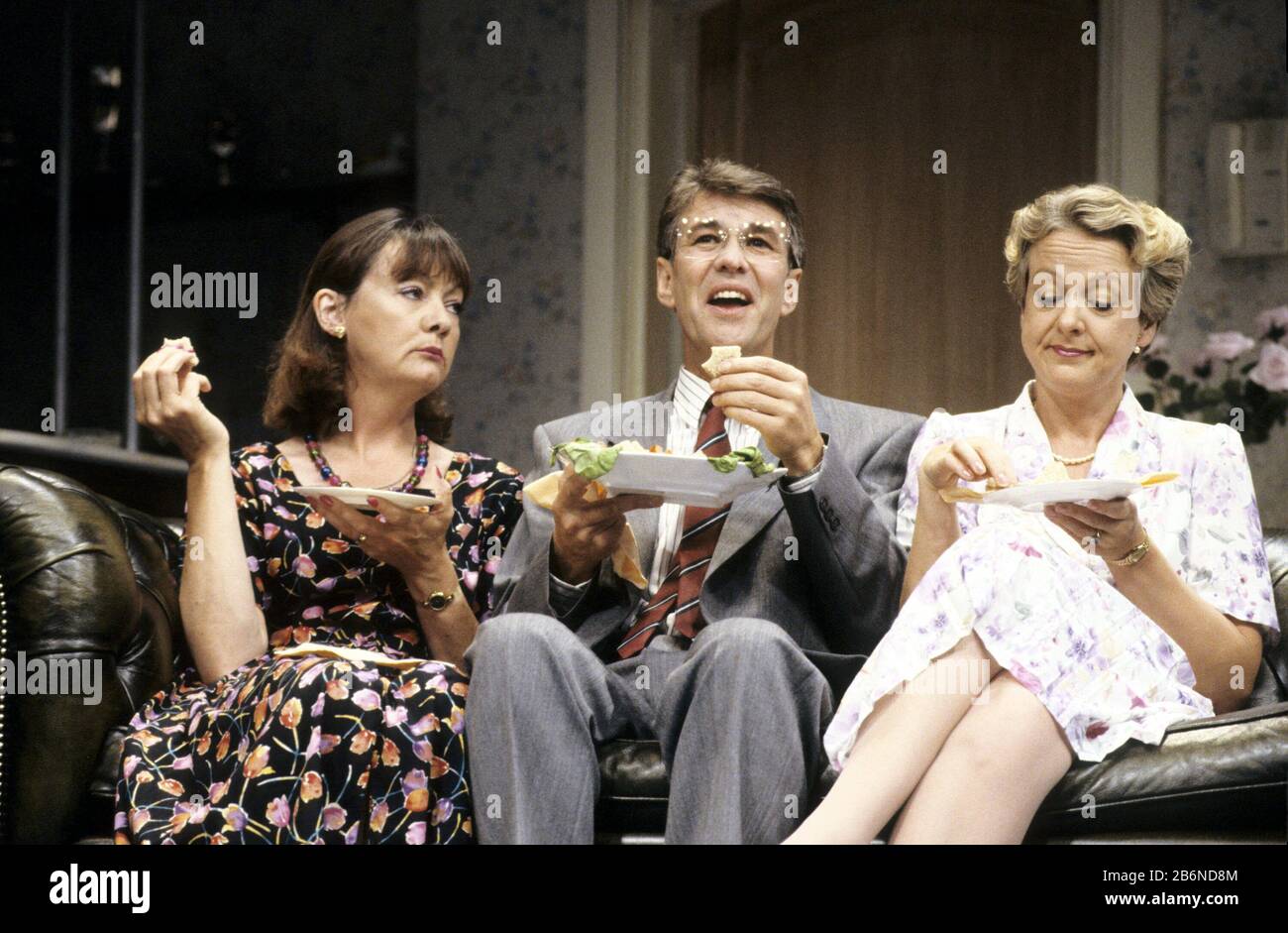 Absent Friends By Alan Ayckbourn Director Peter James L R Cherith Mellor Marge Gary Bond Colin Susie Blake Diana Lyric Hammersmith London W6 30 07 1992 Stock Photo Alamy
