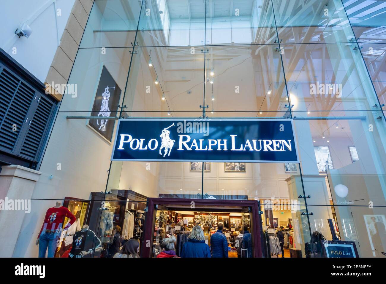 Polo ralph lauren outlet store hi-res stock photography and images