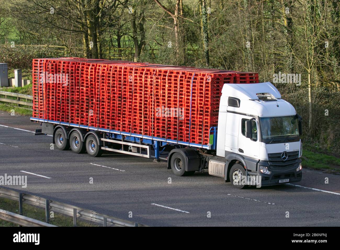 Truck load pallets hires stock photography and images Alamy