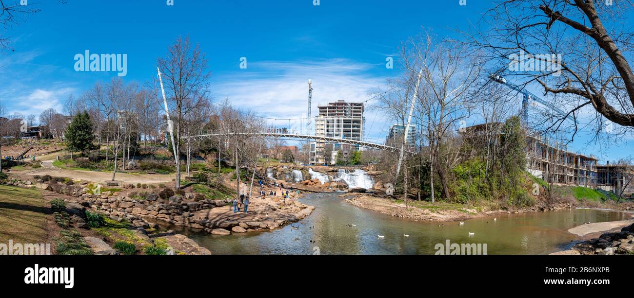 Curved suspension bridge hires stock photography and images Alamy