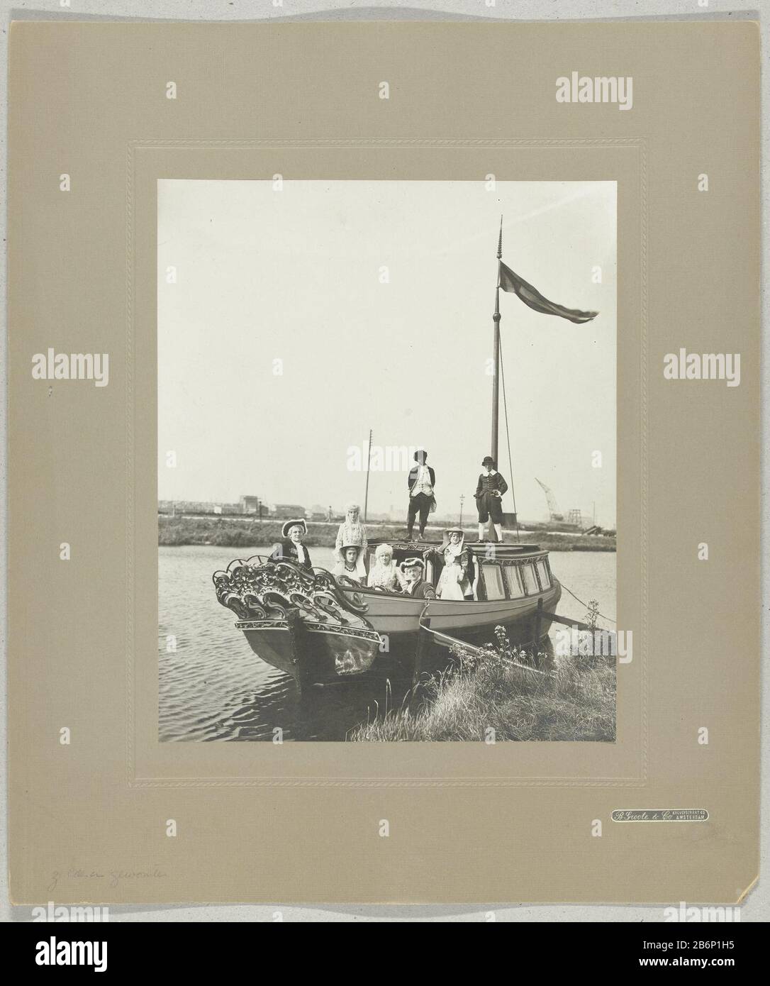 Gezelschap In Historisch Kostuum In Een Boot Society In Historical