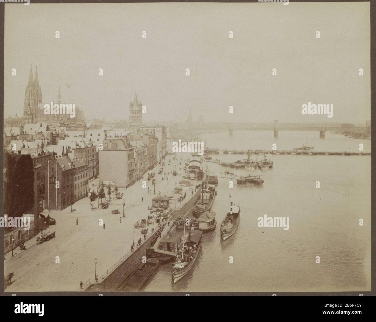 Gezicht op Keulen met de Dom, gebouwen, kades en bruggen over de Rijn View  of Cologne Cathedral, buildings, quays and bridges over the Rhine Object  Type: photographs Item number: RP-F-F01097-H Inscriptions /