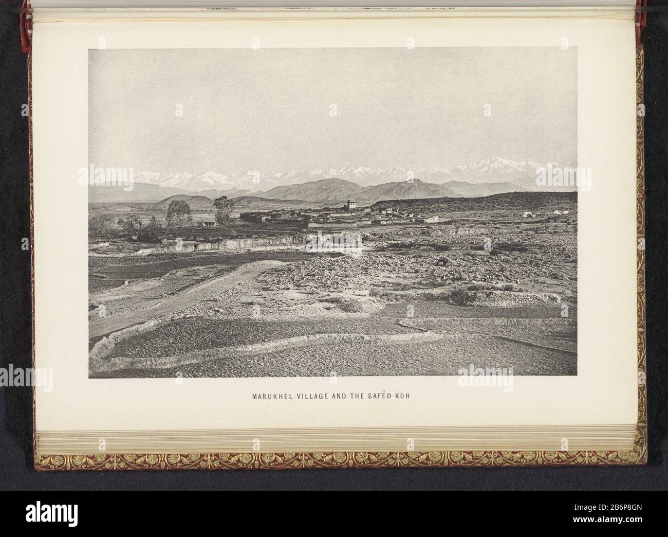 View Maru KhelMarukhel village and the Safed Koh (title object) Property Type: photomechanical print page Item number: RP-F 2001-7-437-55 Manufacturer : Photographer: Frederick Saint John Gore Print Author: anonymous place manufacture: Pakistan Date: 1890 - or for 1895 Material: paper Technique: light pressure measurements: imprinted: h 120 mm × W 178 mmToelichtingPrent front page 208. Subject: city-view in general; 'Veduta'mountain range, snowpeak where: Maru Khel Stock Photo