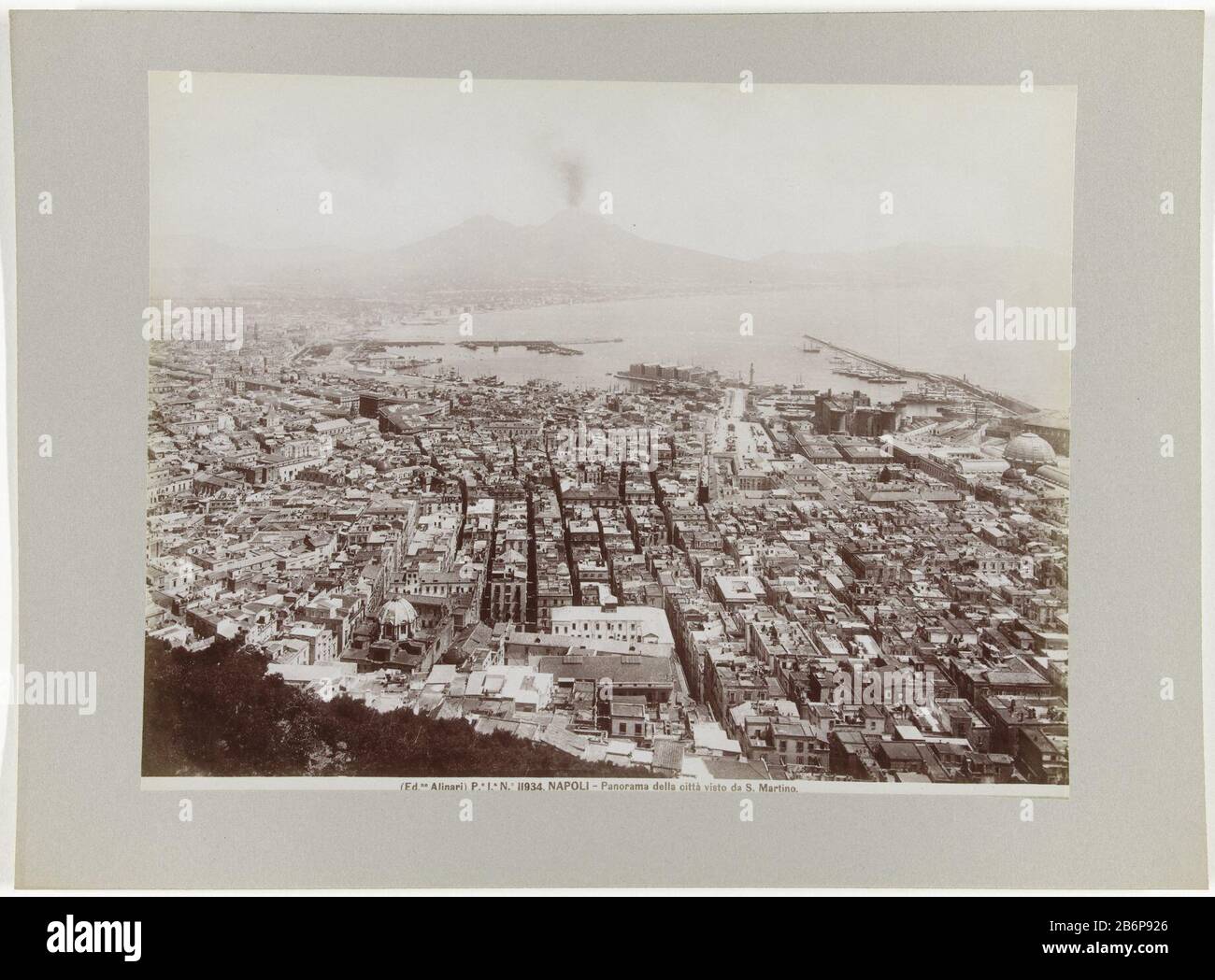 View of Naples with Vesuvius smoking in the background (the smoke is drawn to the negative) . Manufacturer : photographer: Fratelli Alinari (listed building) publisher: Fratelli Alinari (listed property) Place manufacture: Florence Date: ca. 1880 - ca. 1895 Physical features: albumen print material: paper paper cardboard Technique: albumen print dimensions : photo: h 196 mm × W 255 mmblad: h 241 mm × W 328 mm Subject: names of cities and villages (Naples) volcano city-view in general; 'Veduta' Stock Photo