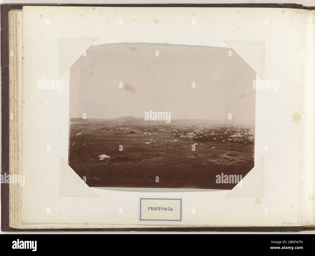 Gezicht op Pretoria en het landschap eromheen Pretoria (titel op object