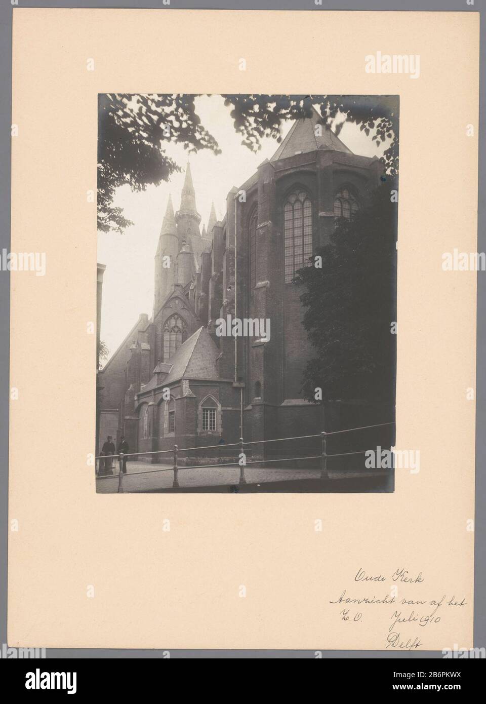 Gezicht op de Oude Kerk te Delft View of the Old Church in Delft Property Type: photographs Item number: RP-F 00-2300 Inscriptions / Brands: annotation, recto, handwritten: 'Old Church / Face of off SE / July 1910 / Deflt'annotatie , verso, handwritten: 'JM Schouten / Ca. 1984' Manufacturer : Photographer: anonymous (Heritage) (attributed to) Photographer: A.J.M. Mulder (possible) Place manufacture: Delft Dating: 1910 Material: paper carton Technique: gelatin silver print dimensions: photo: H 201 mm × W 152 mm Subject: church (exterior) Where: Old Church Stock Photo