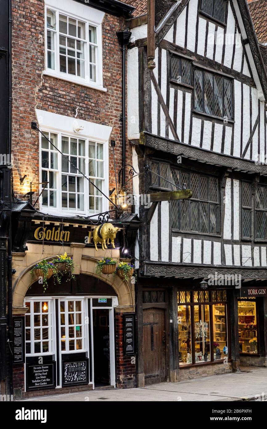 Golden Fleece Pub and medieval buildings of York, Yorkshire, England, UK Stock Photo