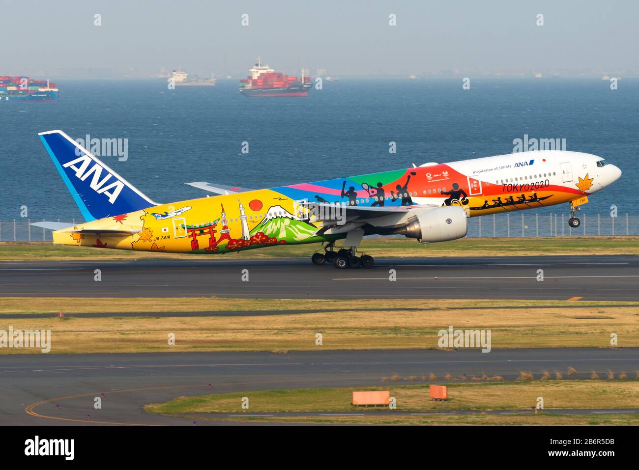 All Nippon Airways (ANA) Boeing 777 departing Haneda Airport All Nippon Airways (ANA) Boeing 777 departing Haneda Airport