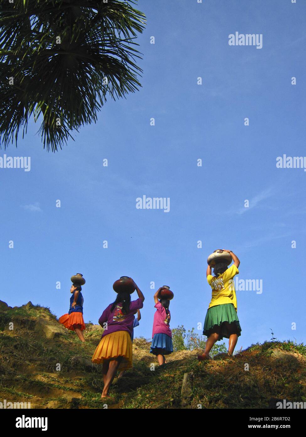 Indigenous women climbing hi-res stock photography and images - Alamy