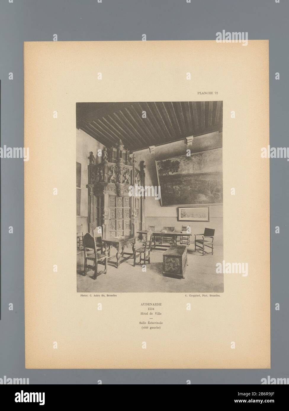 This post is part of a folder with 89 prints and five tekstbladen. Manufacturer : photographer: G. Choppinet (shown on object) clichémaker: C. Aubry Fils (indicated on object) Place manufacture: photographer: Hall Oudenaardeclichémaker: Brussels Dating: ca. 1893 - in or in front 1898 Material: paper Technique: light pressure dimensions: picture: h 201 mm × W 155 mm Subject : townhall interior of the house where: Oudenaarde town hall Stock Photo