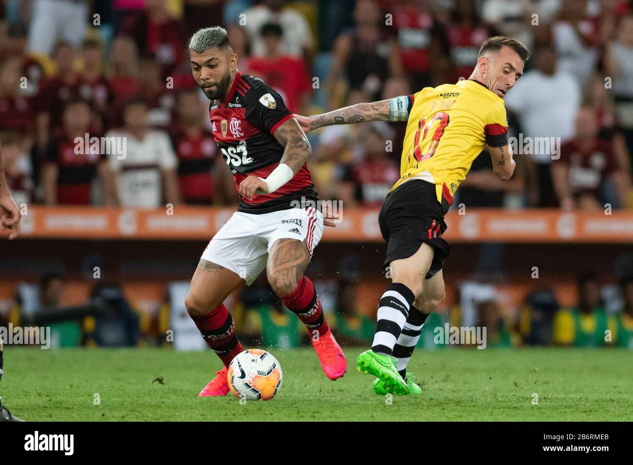 Rio De Janeiro, Brazil. 11th Mar, 2020. Gabriel (Gabigol) and Damián Díaz during Flamengo X Barcelona de Guayaquil, for the group stage of the Copa Libertadores, held in Maracanã, on the night of this Wednesday (10), in Rio de Janeiro, RJ. Credit: Celso Pupo/FotoArena/Alamy Live News Stock Photo