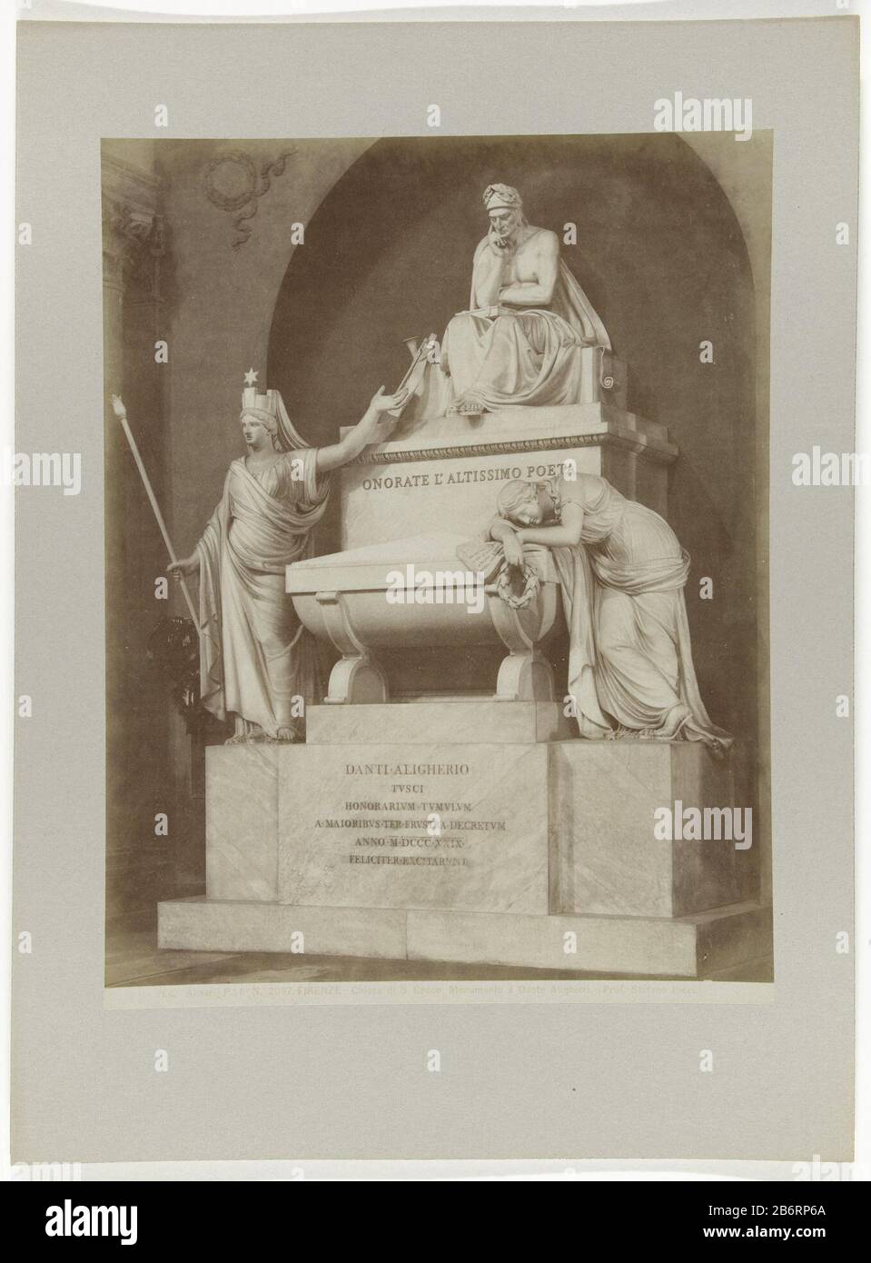 Grafmonument van Dante Pe 1a No 2097 FIRENZE - Chiesa S Croce Monumento a Dante Alighieri (Prof Stefano Ricci) (titel op object) Monument with three images in Santa Croce Florence. Manufacturer :