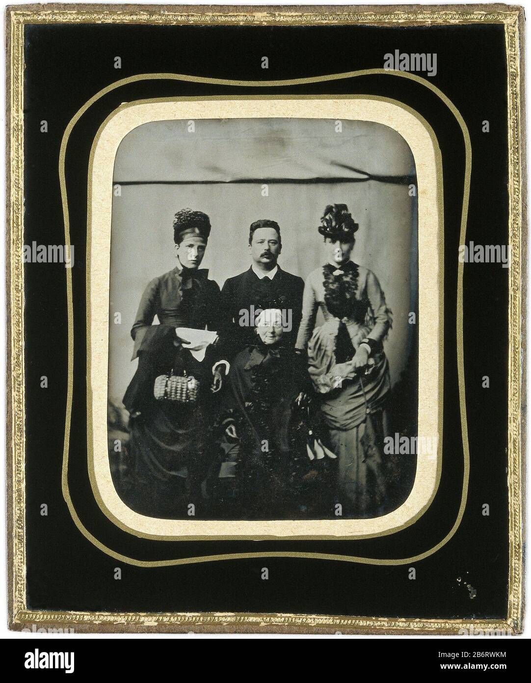 Group portrait of three women and one man Object Type : picture Item number: RP-F 2003-89 Inscriptions / Brands: inscription verso in pencil: '1854? / 1871 / ambrotype (non-contemporaneous note) Manufacture Creator: Photographer: anonymous Date: ca. 1855 - ca. 1875 Physical features: ambrotypie Material: Glass silver paper Technique: ambrotype (process) Dimensions: photo: h 83 mm × W 65 mmlijst: h 121 mm × W 110 mm Stock Photo