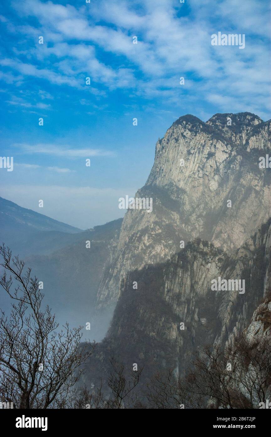 Chinese mountain pathway hi-res stock photography and images - Alamy