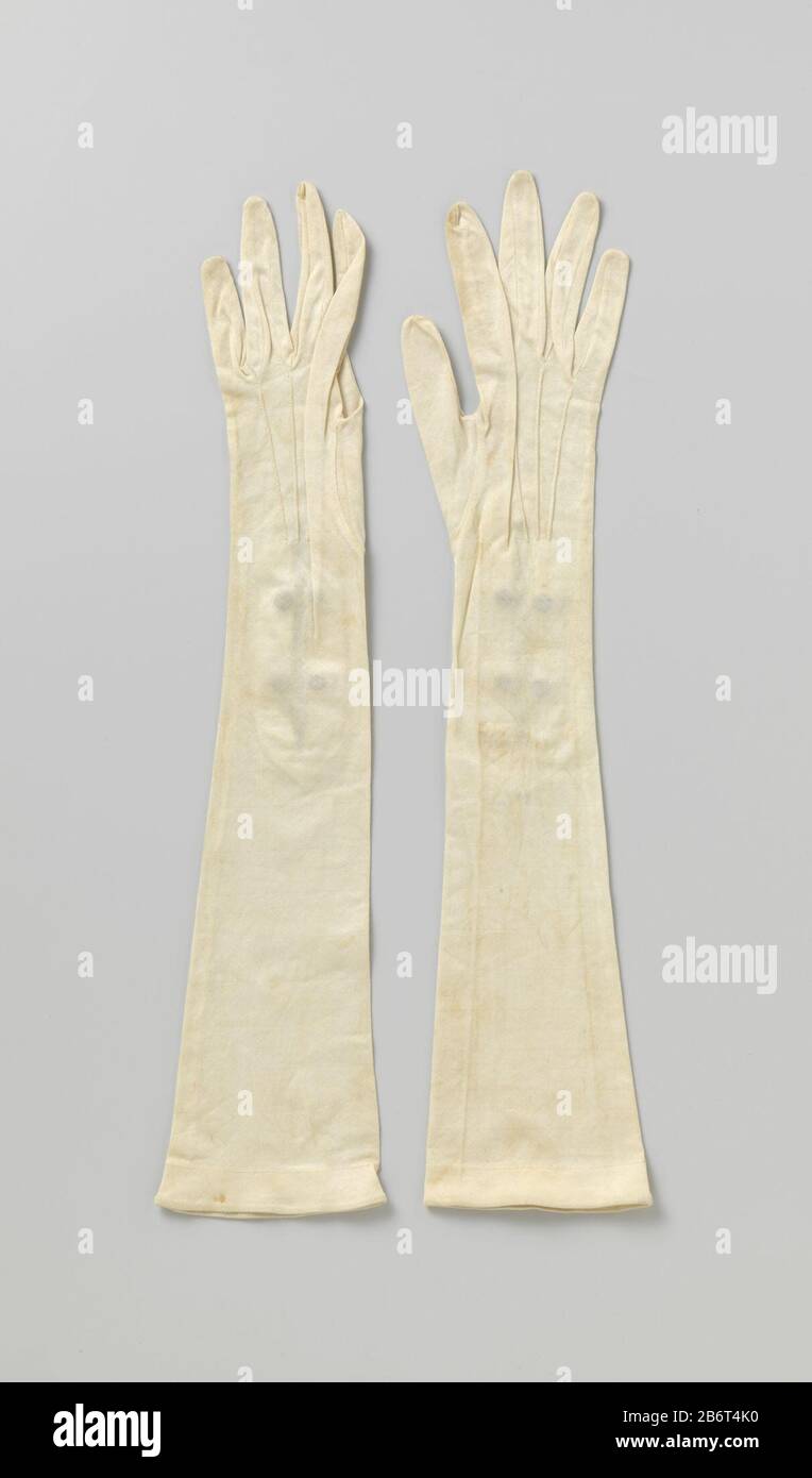 Handschoen van witte tricot met twee beige drukknopen Rechterhandschoen van dunne beige tricot, met ingewoven steepjes motief. Met twee beige drukknopen. Manufacturer : vervaardiger: anoniemPlaats manufacture: Nederland (mogelijk) Dating: ca. 1900 - ca. 1930 Physical kenmerken: tricot, katoen, kunststof, metaal Material: geheel: katoen geheel: tricot knopen: kunststof knopen: metaal  Dimensions: l 47,5 cm.  × b 10,5 cm. Stock Photo