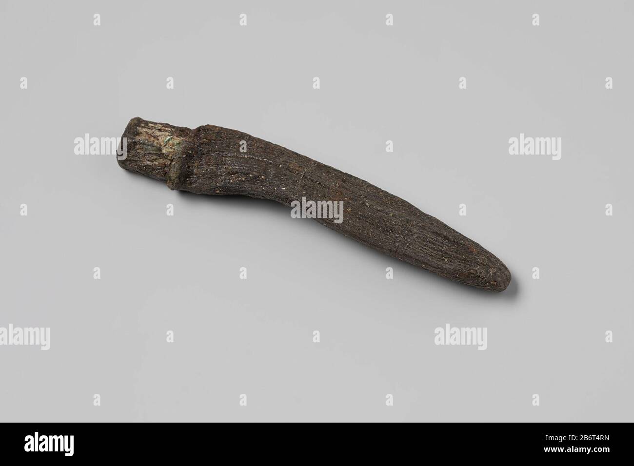 Smeltend Verslinden Gewoon Tools and instruments, various tools, unclassifiable tool handle; fragm,  deformed: oblong, rounded upper end, narrowed lower end. Manufacturer :  anoniemPlaats manufacture: Nederland Dating: 1700 - in of voor 13-aug-1743  Material: hout Dimensions: