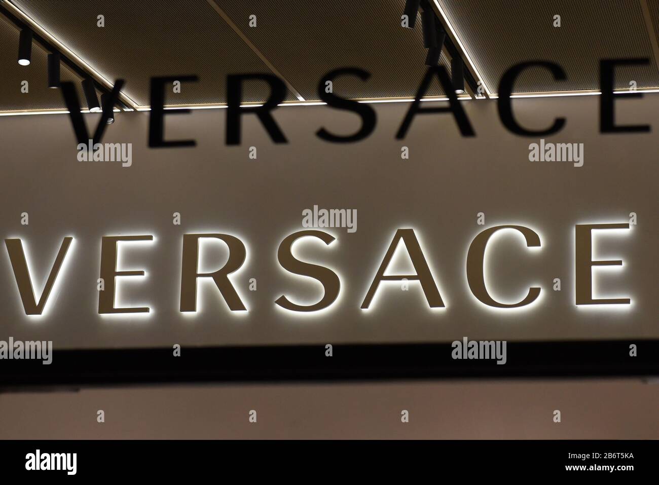 Versace ロゴ看板 Versace Logo Stock Illustrations – 614 Versace Logo Stock