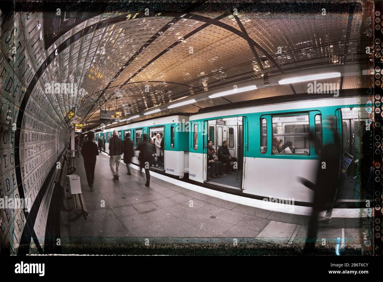 Passengers exiting the train and platform at Concorde Metro station, Right Bank, Paris, France, Europe, color. Stock Photo