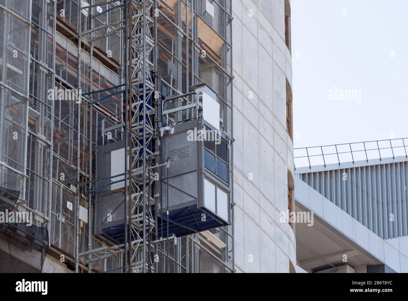 Building hoist hires stock photography and images Alamy