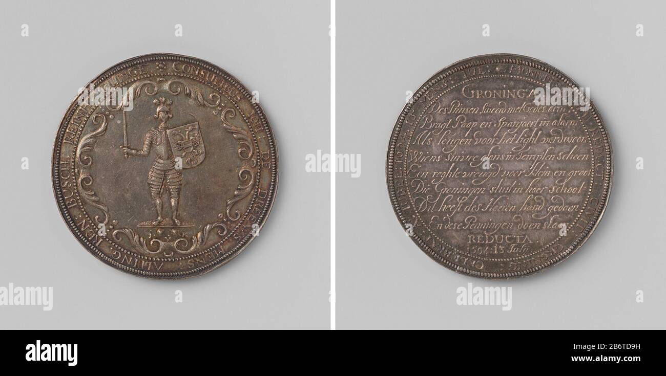 Herdenking van de bevrijding van Groningen Zilveren penning. Voorzijde: geharnaste soldaat met z Stock Photo
