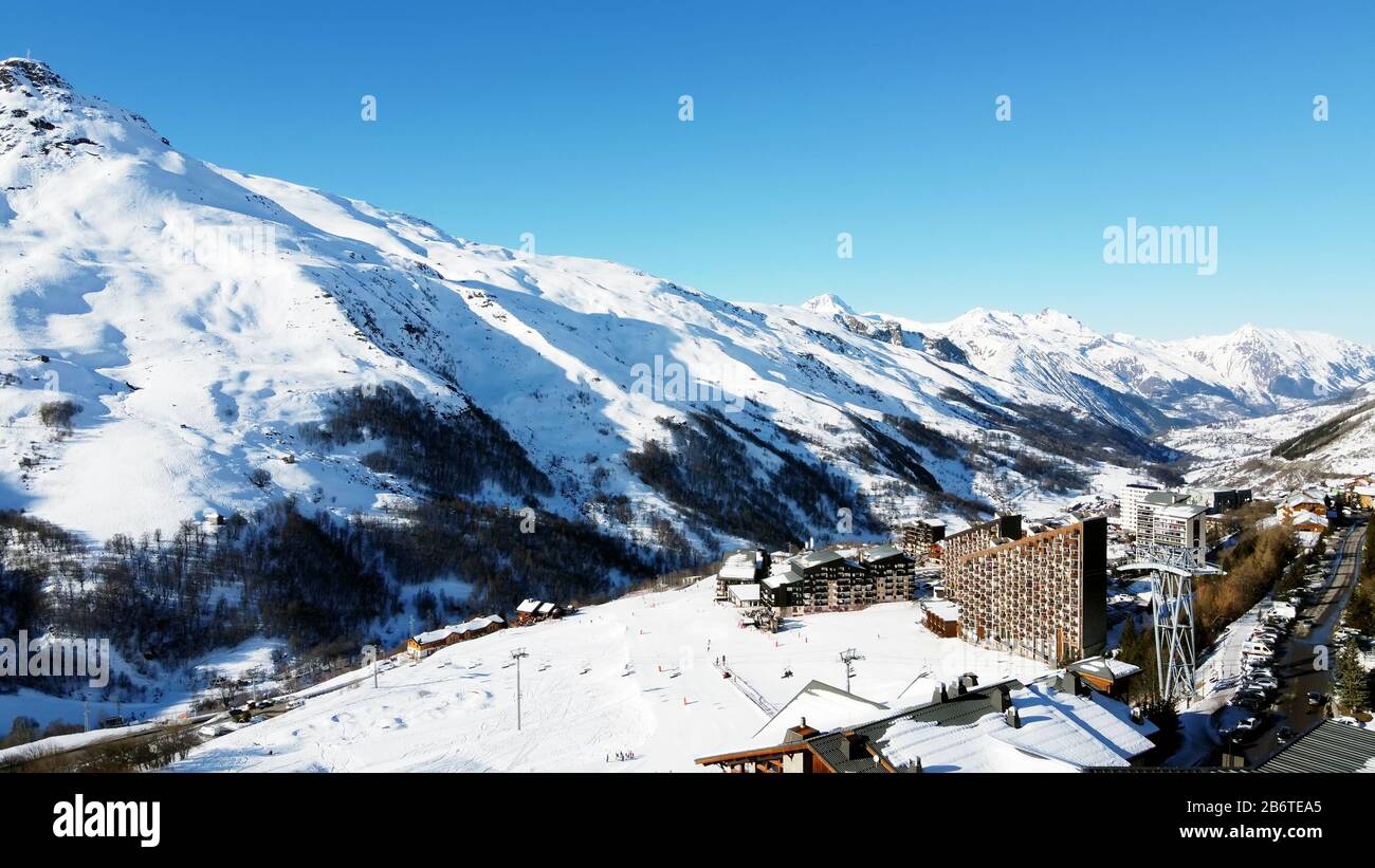 Les menuires architecture hi-res stock photography and images - Alamy