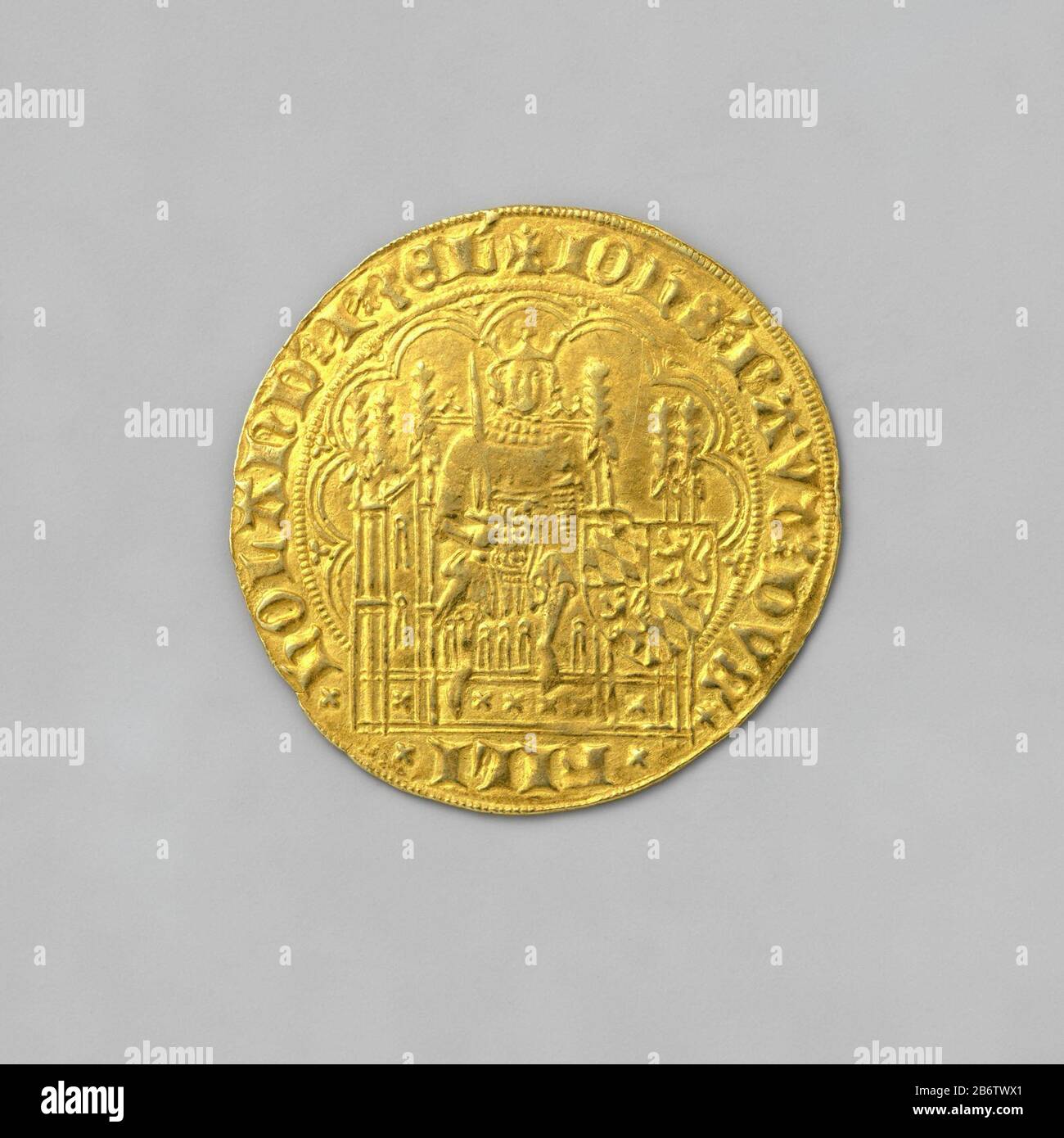 Hollands gouden schild van Jan van Beieren, 1418-1425 Holland, Jan van Beieren, gouden schild, KOG-MP-1-1533A  Voorzijde: in veelpas gekroonde graaf op troon, in rechterhand z Stock Photo