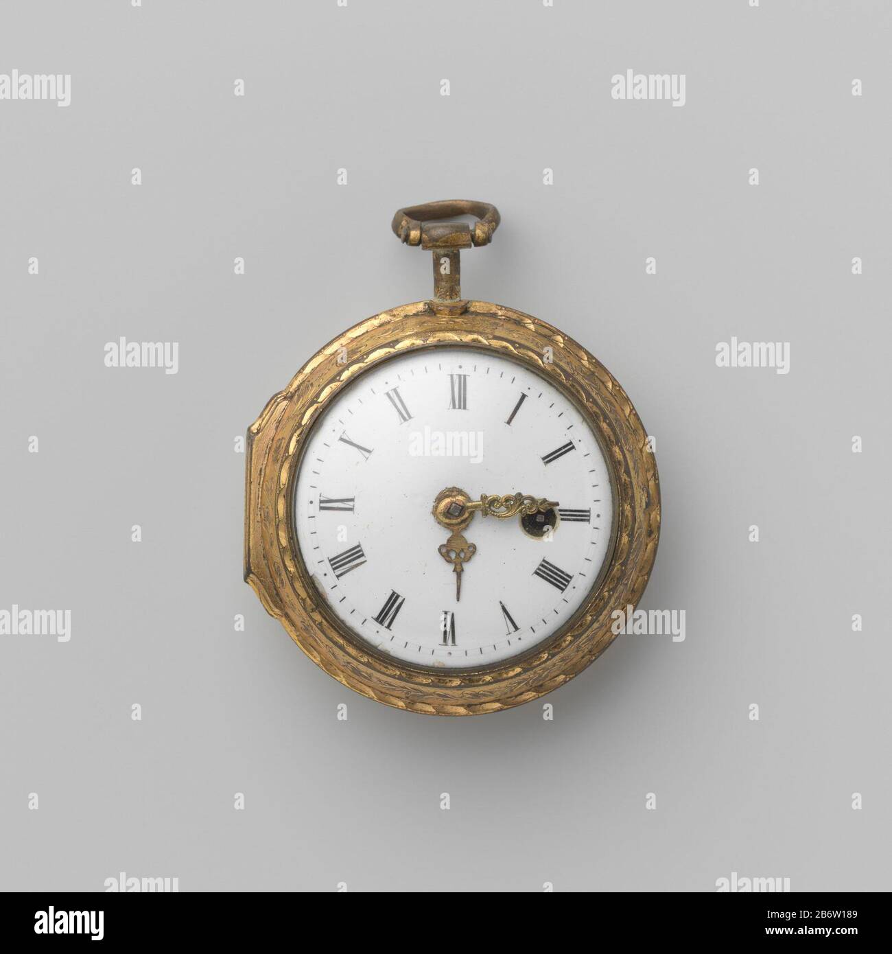 Horloge van verguld koper Verguld koperen horloge met een geëmailleerde wijzerplaat. De beide kastbodems zijn van glas, de randen met bladwerk gegraveerd. Manufacturer : uurwerkmaker: J. Worke (mogelijk)Plaats manufacture: Londen Dating: ca. 1775 - ca. 1800 Material: koper glas Techniek: vergulden Dimensions: d 4,5 cm. × h 6,2 cm. × b 4,5 cm. × d 2,2 cm. Stock Photo