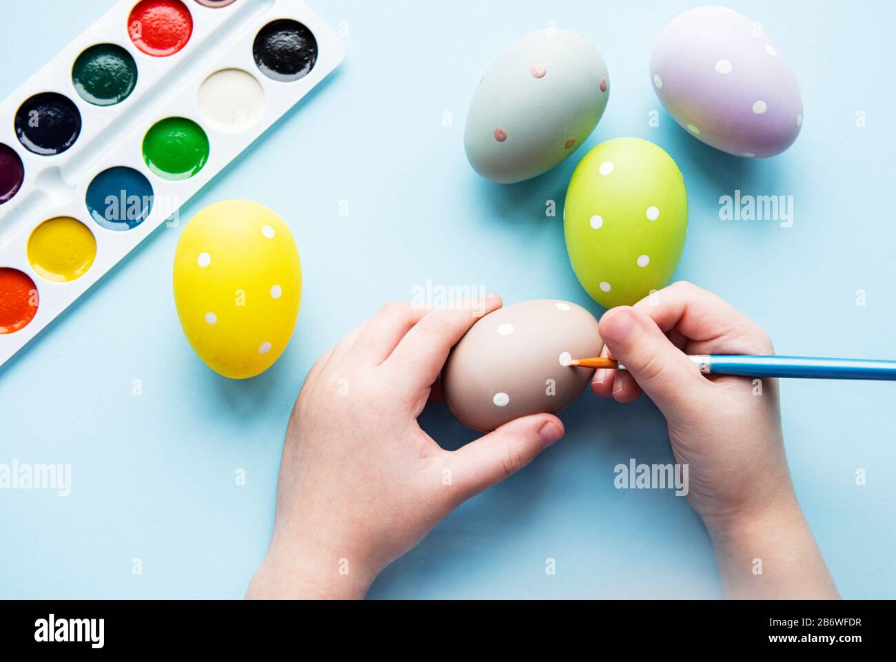 girls easter eggs