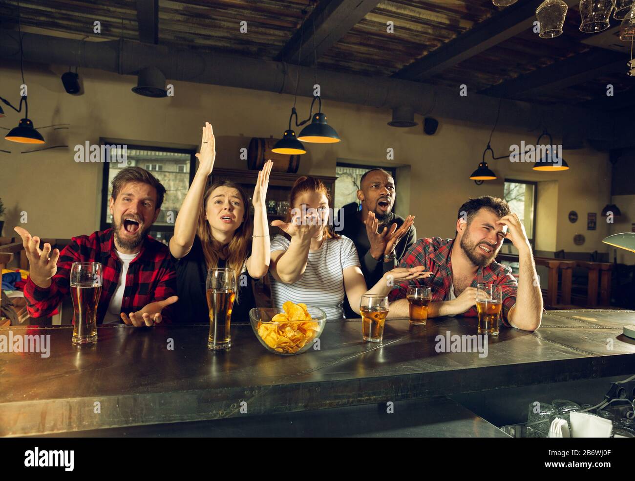 African fans cheering in pub hi-res stock photography and images - Alamy