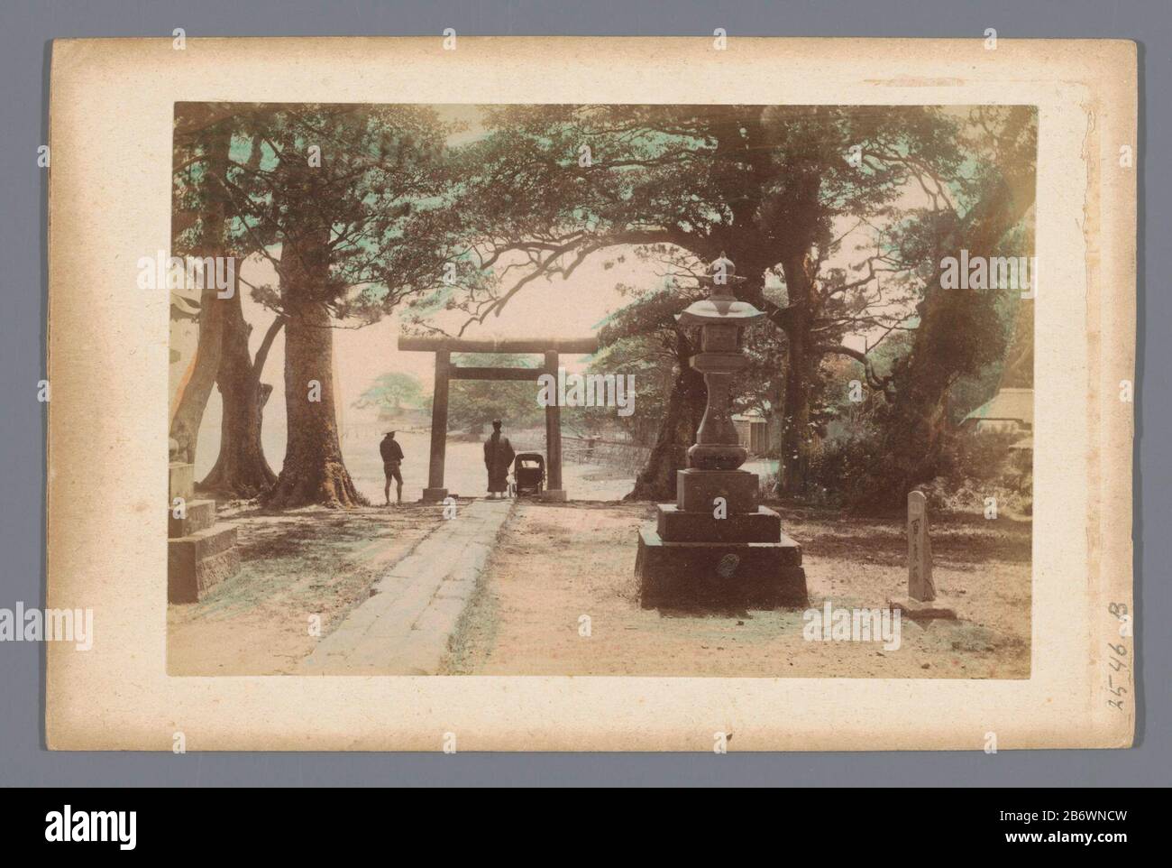 japanse tuin met twee figuren japanese garden with two figures object type picture item number rp f f02546 b manufacturer photographer anonymous place manufacture unknown date 1860 1920 physical features colored albumen print
