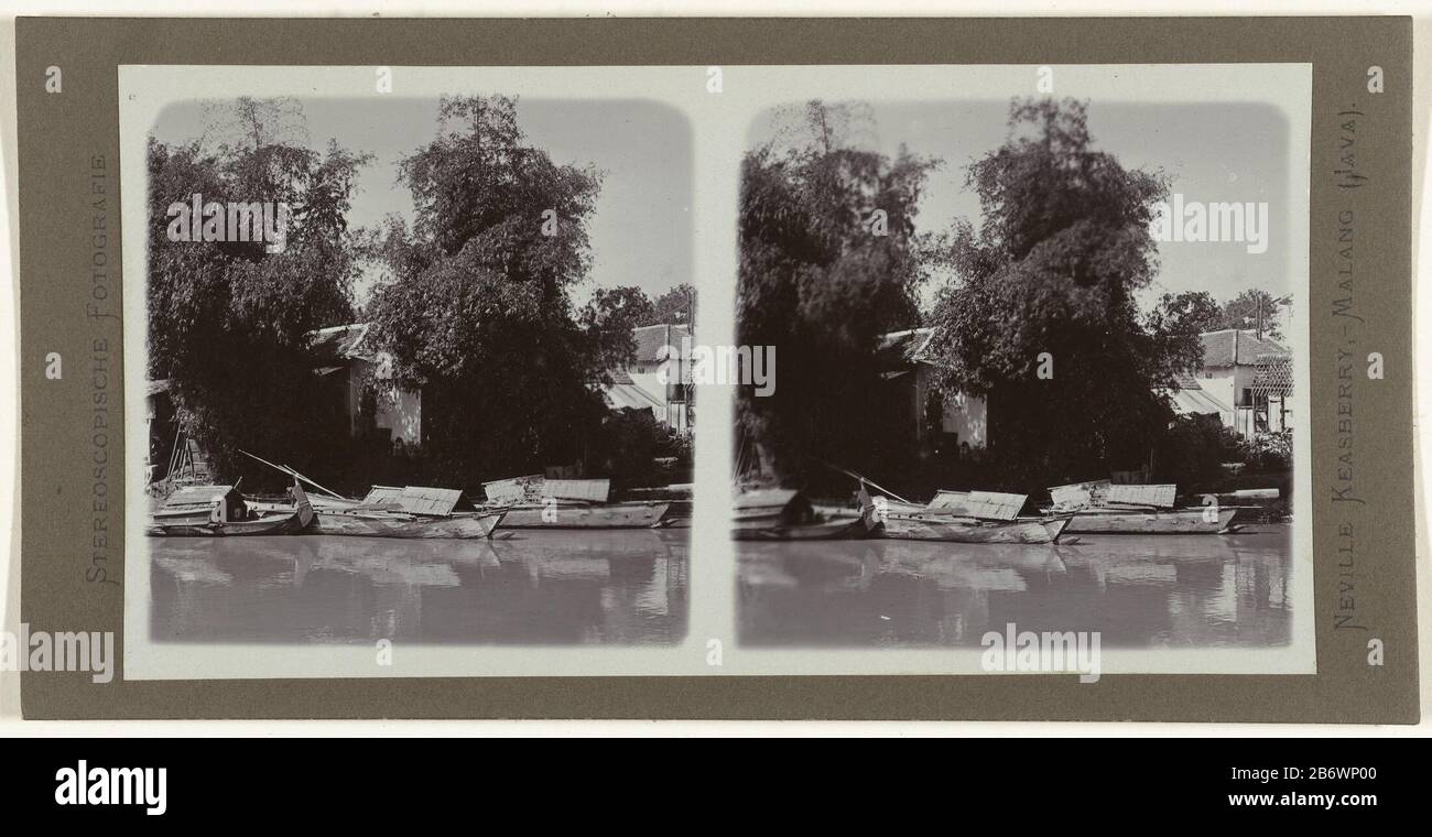 Javaanse boten in de kalimas in Surabaya S 4 No 42 Soerabaia Een stukje vde Kalimaas (titel op object) Javanese boats in Kalimas in Surabaya.S 4 No. 42. Surabaya. A piece of v / the Kali Maas. (Title object) Property Type: Stereo picture picture Item number: RP-F 2001-17-186 Inscriptions / Brands: signature, right side on paper, printed with ink, "Neville Keasberry, Malang (Java) 'inscription, left side on paper, printed ink: "Stereoscopic Fotografie' Manufacturer : photographer: Neville Keasberry (listed property) Place manufacture: Malang (possible) Dated: 1900 - 1935 Physical features: albu Stock Photo