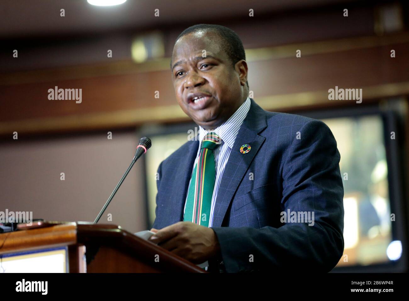 Floating exchange rate hi-res stock photography and images - Alamy